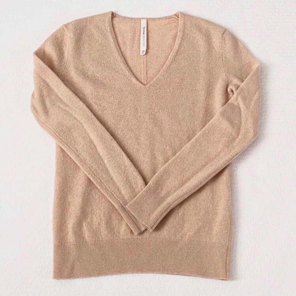 Babaton group v neck luxe cashmere v neck xs constant camel